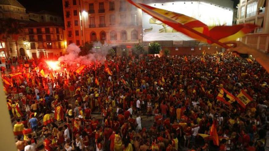 La plaza de La 
Constitución, 
abarrotada
 para celebrar 
el triunfo de
 la selección.