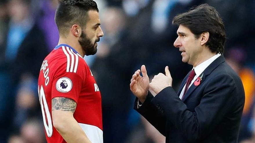 Karanka da indicaciones a Negredo.