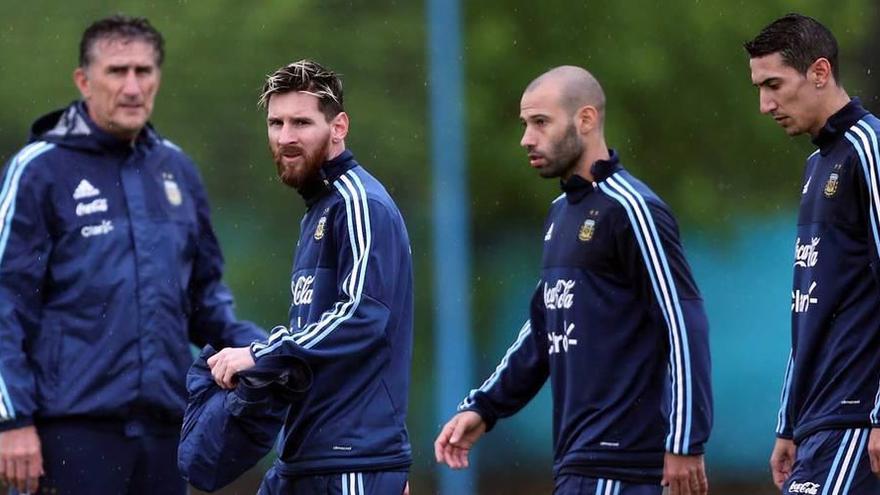 Bauza, Messi, Mascherano y Di María, en el entrenamiento de ayer.