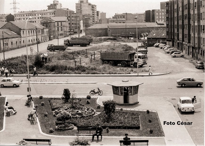 Kiosko calle Brasil, calle Honduras y a la izquierda Avda. Pr�ncipe de Asturias 24-7-78.jpg