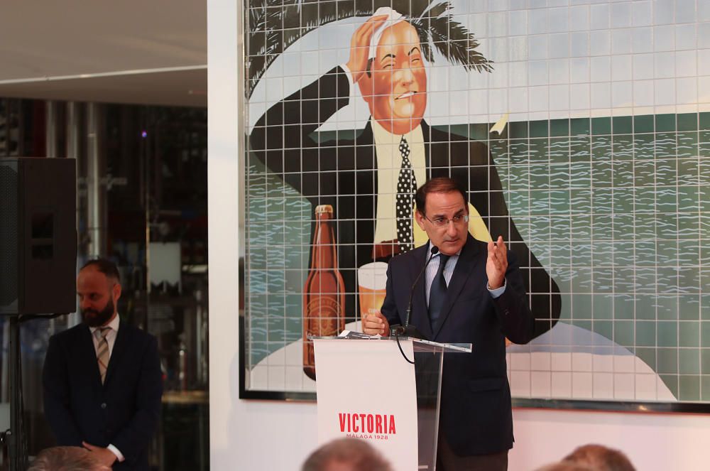 Representantes políticos e institucionales de Málaga acudieron al acto oficial de inauguración de la fábrica de Cerveza Victoria