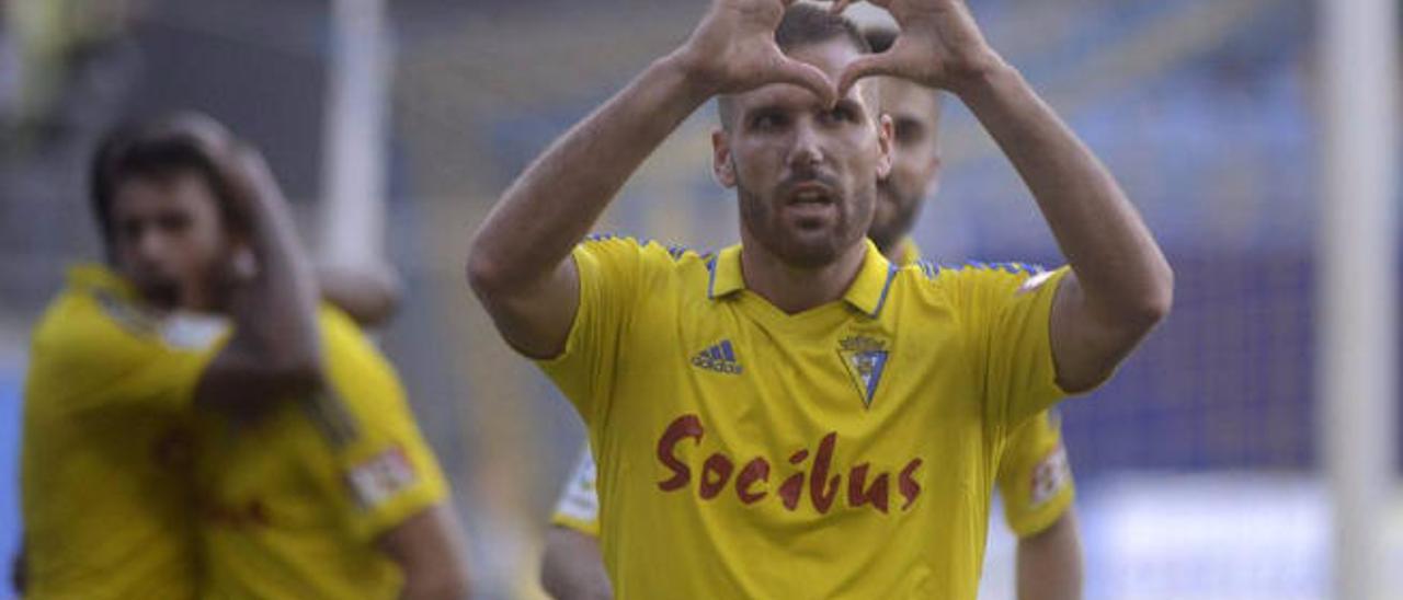 Ortuño, un estilete amarillo con once goles en Segunda en el Cádiz