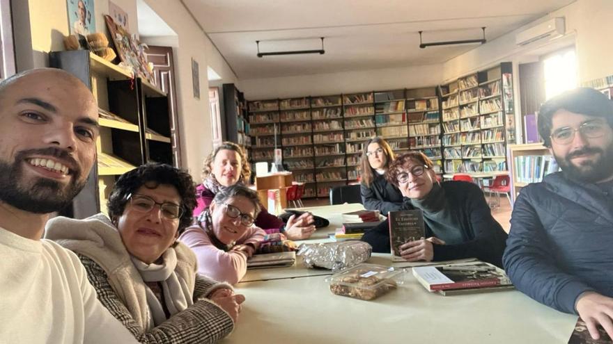 Miembros del club de lectura de Fermoselle. | J. A. M