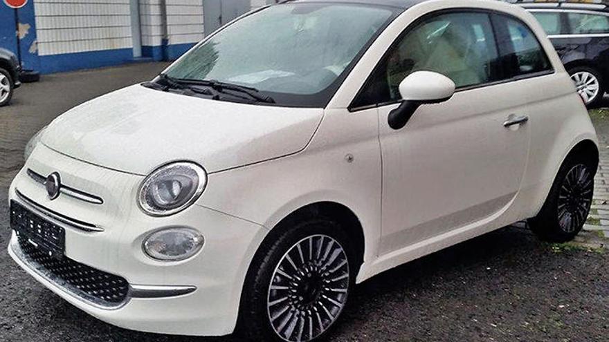 Einer der Fiat 500, die jetzt in Hamm (Westfalen) herumstehen: Autoclick verkaufte die Wagen nach Deutschland, die Papiere aber kamen nie an.