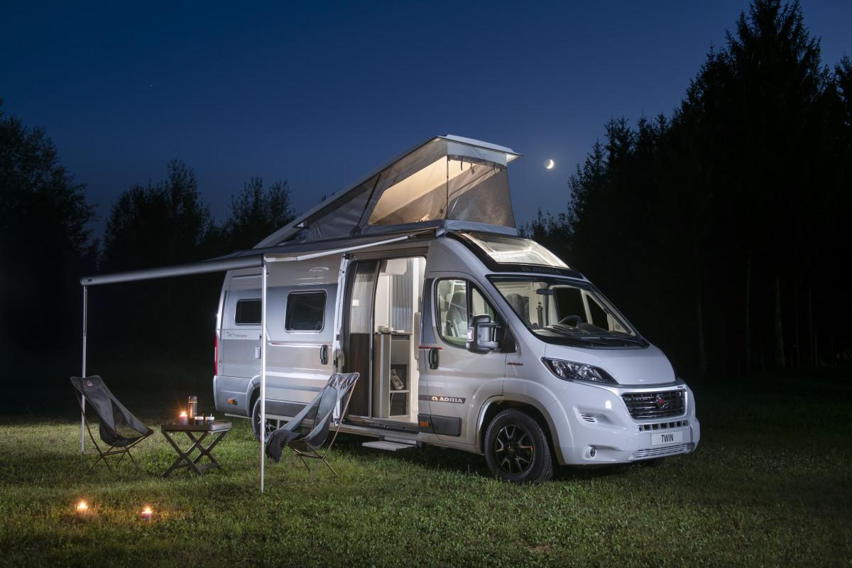 Puedes aparcar en los sitios autorizados como áreas de pernocta, parkings de autocaravanas y en campings