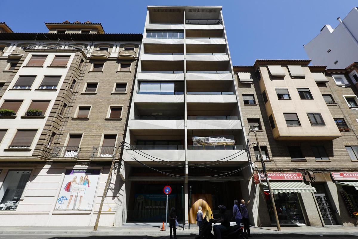 Edificio de nueva construcción en el número 8 de la avenida Valencia.