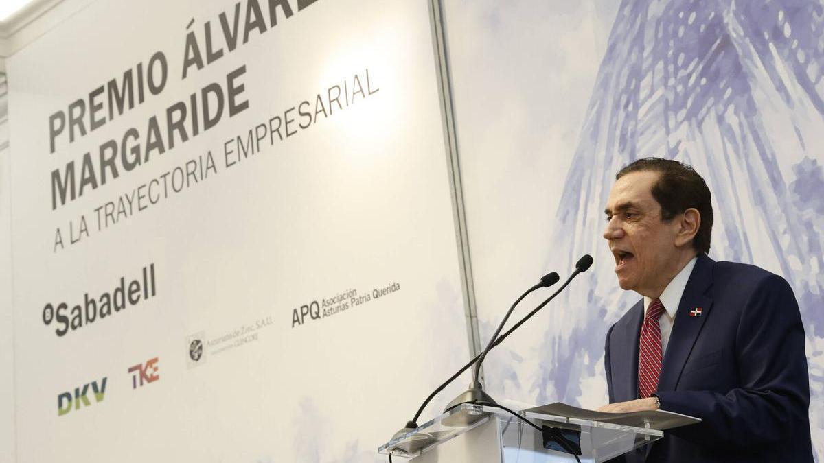 Tony Raful, durante su intervención en la entrega del premio "Álvarez Margaride" a Pepín Corripio.