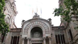 Lentrada principal de lAudiència Provincial de Barcelona