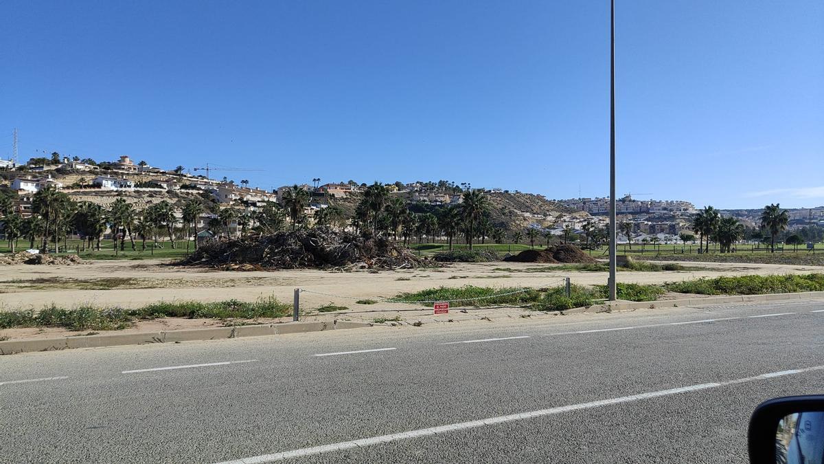 Podas acumuladas en el campo de golf