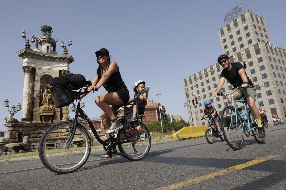 La 'bicicletada' de 2022, cuando sí se permitió el paso por plaza de Espanya.