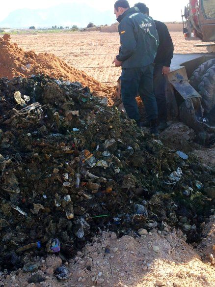 Fincas contaminadas, protestas vecinales, y catas de la Guardia Civil en las zonas de enterramiento de basura entre 2005 y 2011