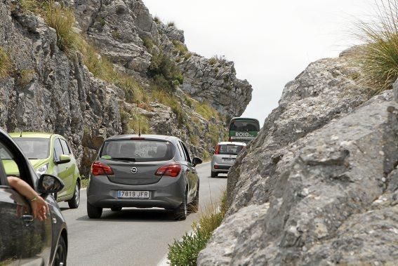 Im Torrent de Pareis, einer der größten Touristenattraktionen der Insel, stapeln sich die Besucher. Seit Wochen schafft keiner den Müll weg, auf der berühmten Serpentinenstraße staut sich der Verkehr, am Ufer haben Taschendiebe leichtes Spiel. Es ist ein Albtraum, sagen die Anwohner.