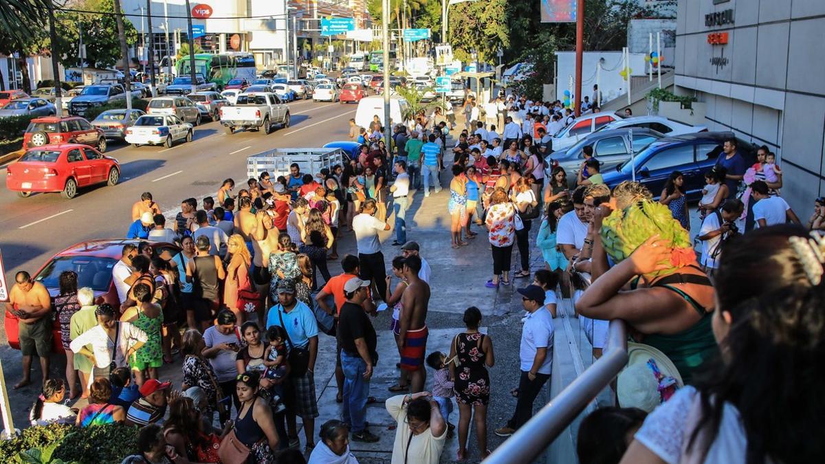 Fuerte terremoto causa pÃ¡nico en MÃ©xico sin reportes iniciales de vÃ­ctimas