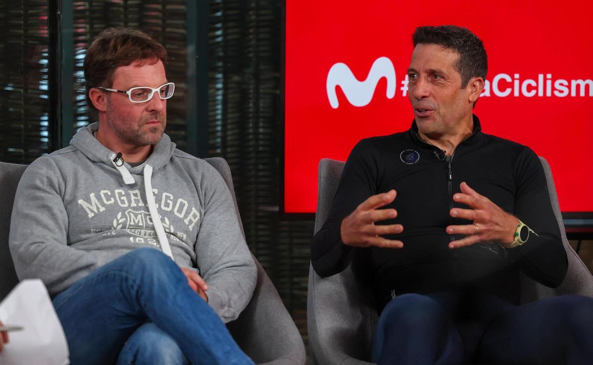 Molinero, junto a Flecha, durante la Mesa SPORT dedicada al mundo del ciclismo