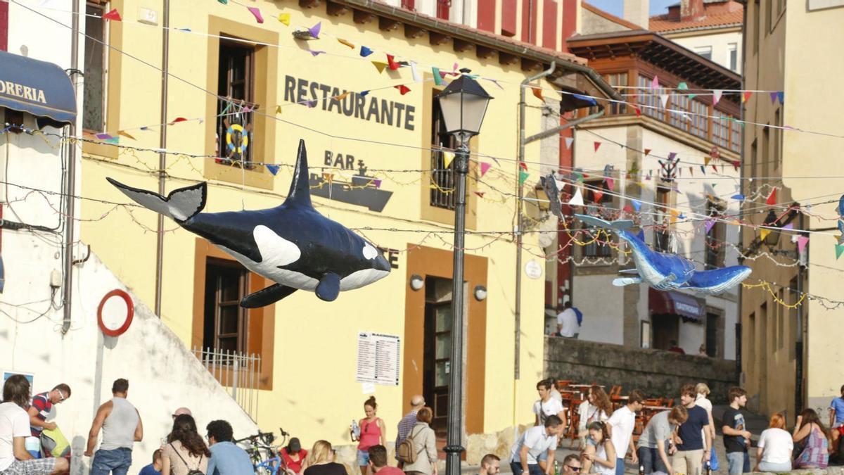 Ambiente en las fiestas de Cimavilla en la Cuesta del Cholo, en una imagen de archivo.