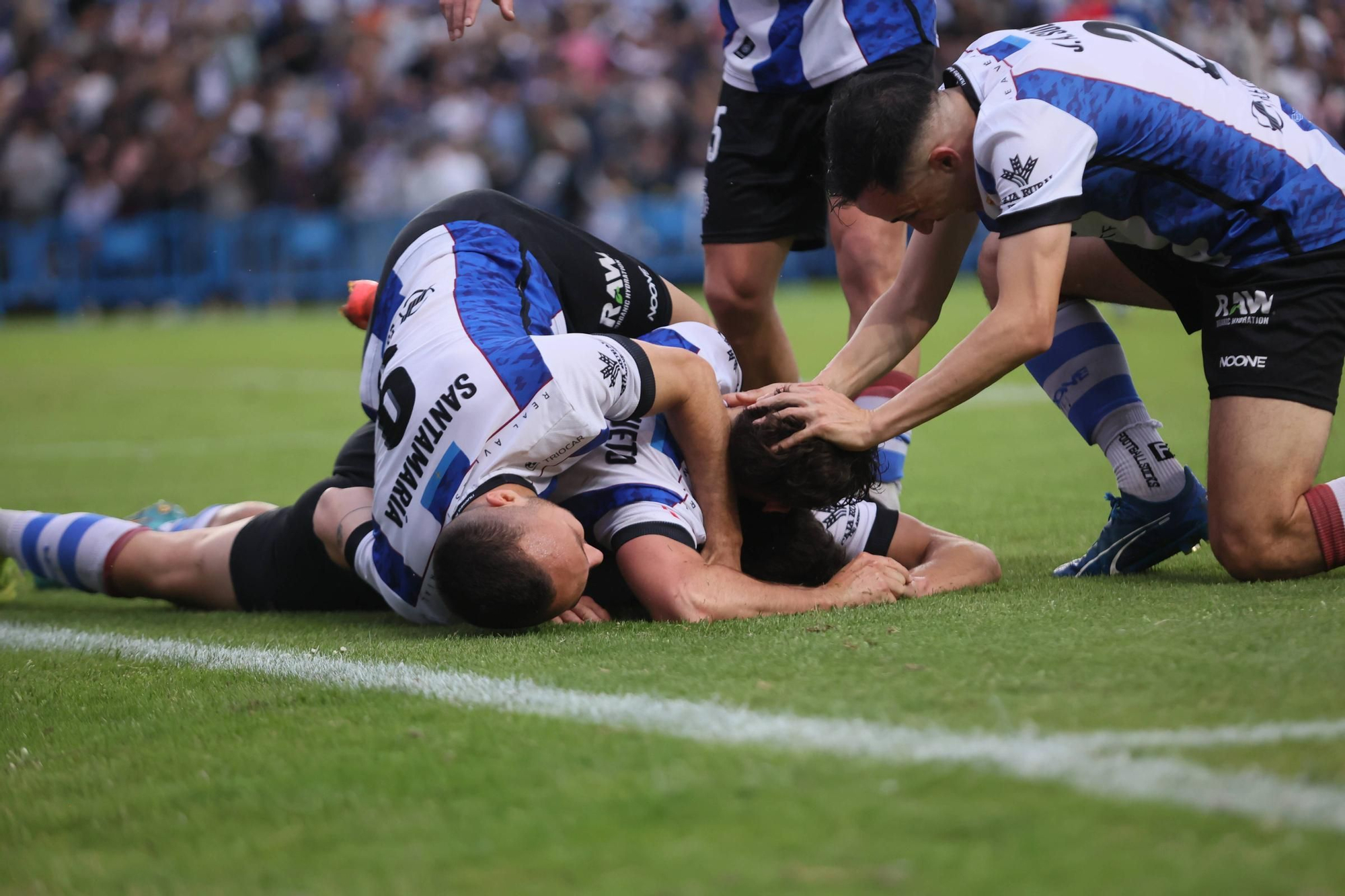 EN IMÁGENES: La final por el ascenso entre Avilés y Rayo Majadahonda vivida en el Suárez Puerta