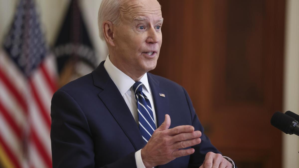 Biden promete poner en EEUU 200 millones de vacunas antes de mayo