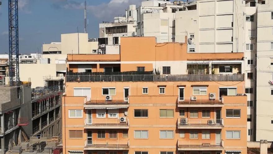 Un bloc de pisos en construcció