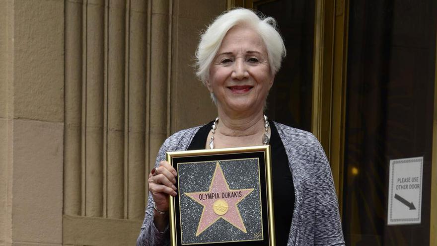Olympia Dukakis recibió en 2013 su estrella honorífica en Hollywood.