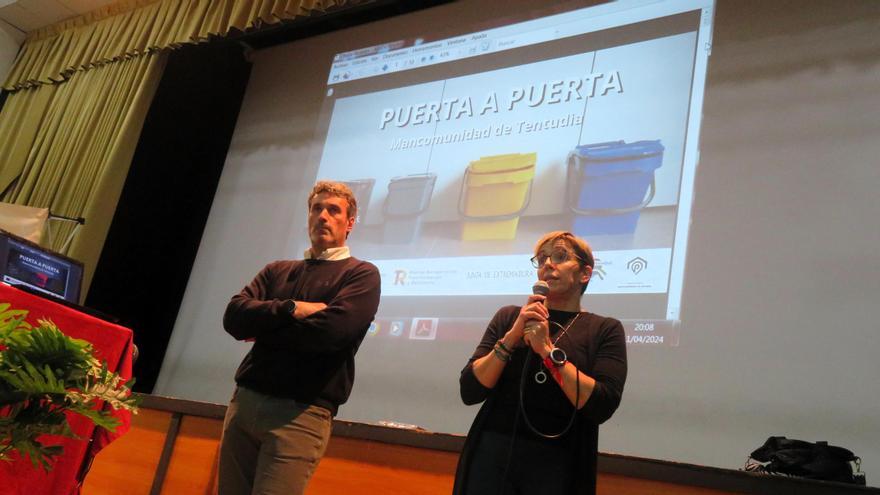 Alrededor de 500 personas acuden a la reunión informativa del ‘Puerta a Puerta’ en Monesterio