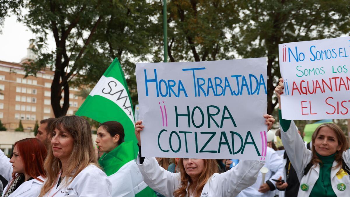 Manifestación convocada por el Sindicato Médico Andaluz en Sevilla por la huelga de médicos.