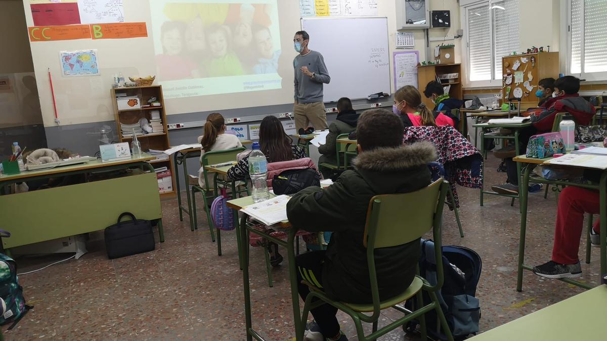 Taller de prevención impartido por Manuel Antolín, psicólogo de Adetaex.