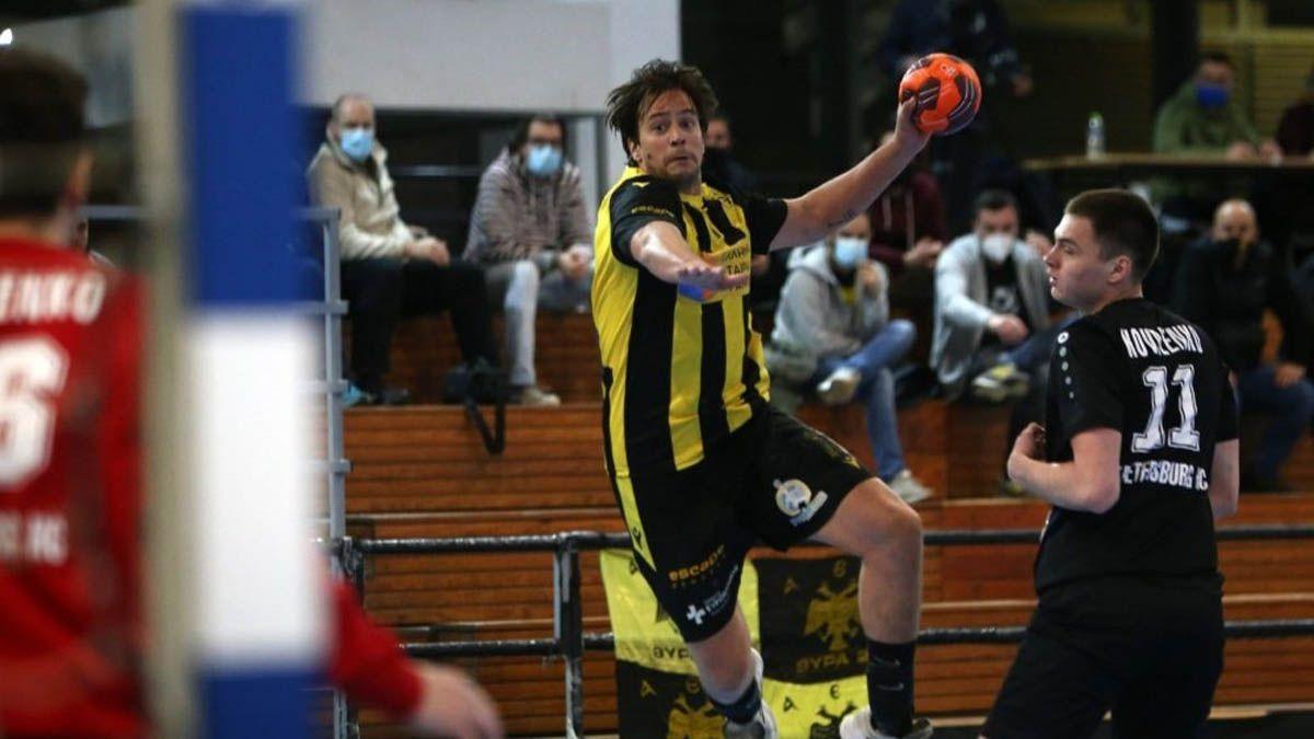 Luisfe en un partido con el AEK de Atenas griego.