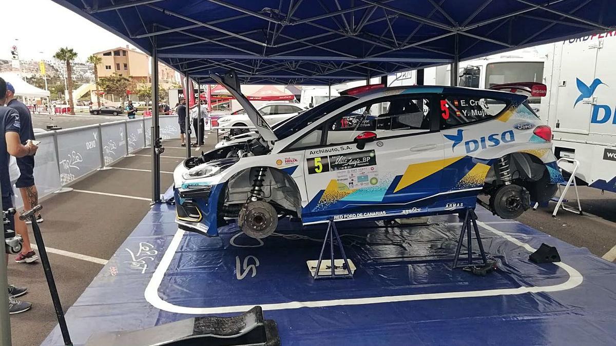 El Ford de Enrique Cruz, ayer durante las verificaciones. | | RALLYE VILLA DE ADEJE