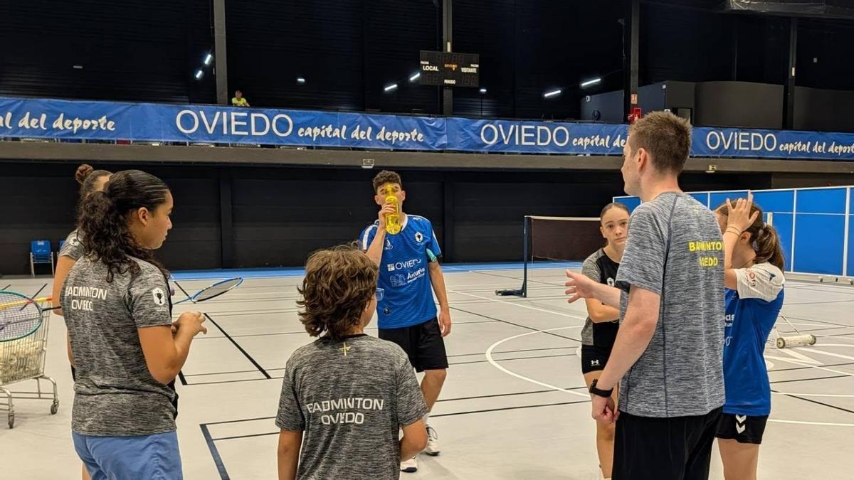 Jugadores del club durante una sesón de la pretemporada en el Corredoria Arena.