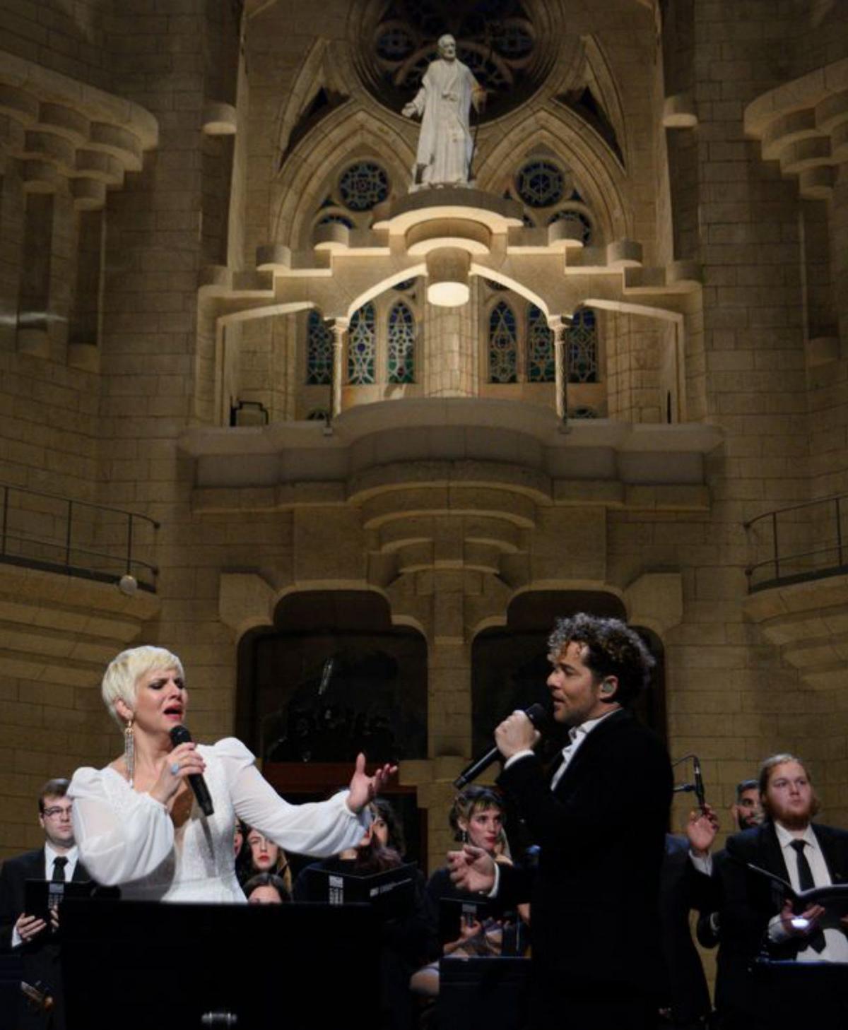David Bisbal  i Pasión Vega,  un fervorós cant  per la pau a la Sagrada Família