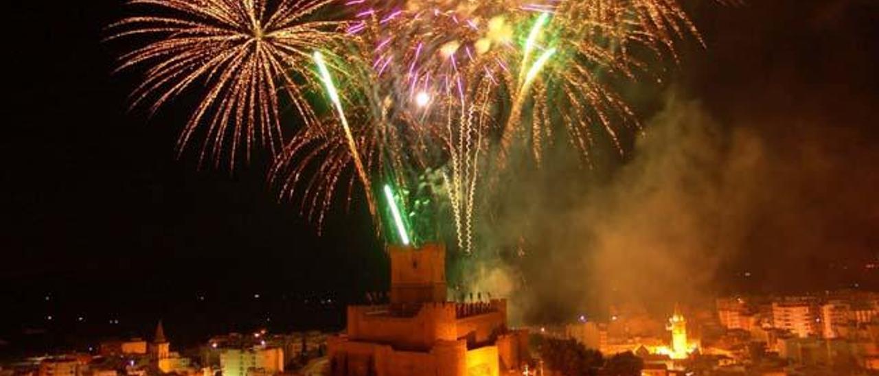 Villena mantendrá los fuegos artificiales desde el castillo en los festejos patronales