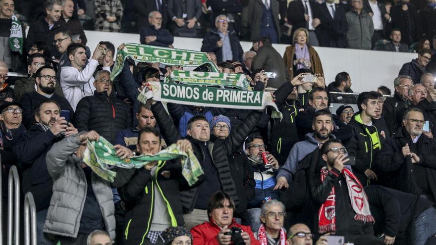 Aficionados del Elche, durante el partido de Copa del pasado miércoles frente al Athletic Club de Bilbao.