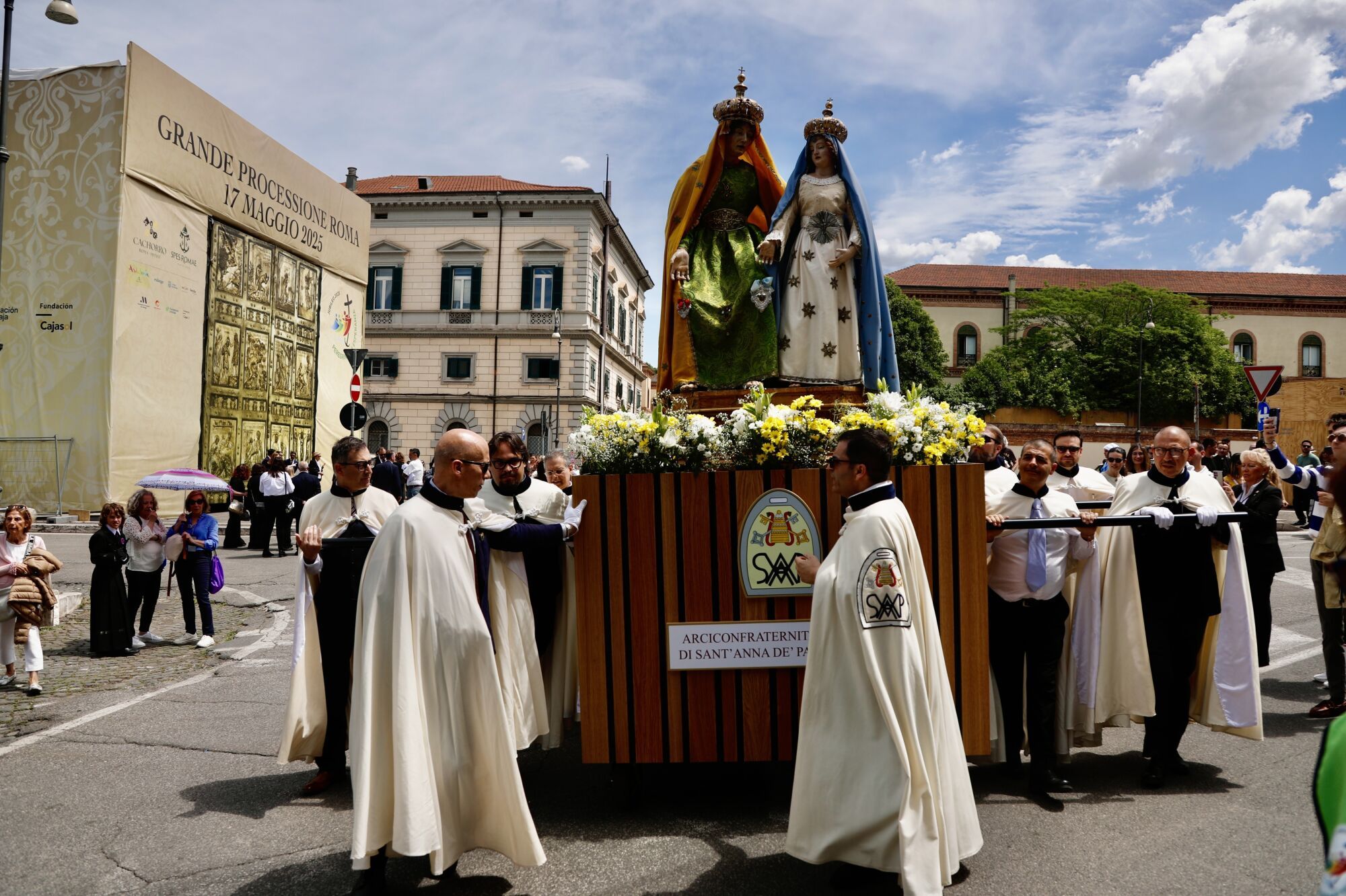 Salida procesional de varias cofradías de León, Portugal, Francia e Italia, durante el Jubileo 2025 en Roma