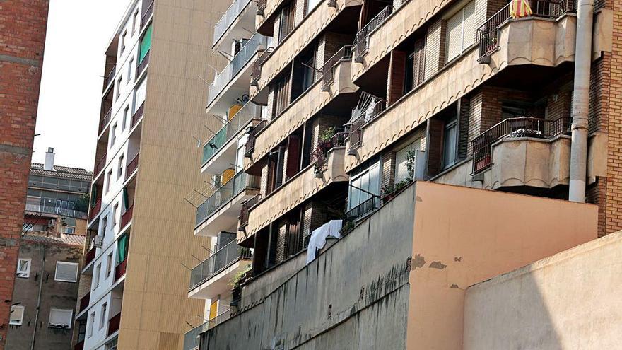 Lleida Mor una parella en caure pel balcó