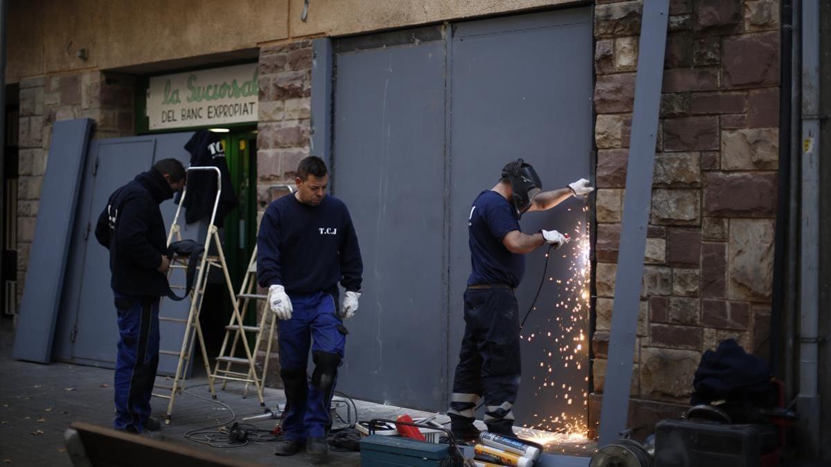 Desalojada la 'Sucursal del Banc Expropiat' de Gràcia