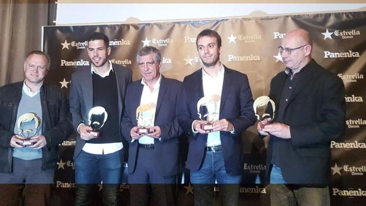 De izquierda a derecha, Miguel Pardeza, Álvaro Domínguez, Fernando Santos, Francisco Cabezas y Jordi Cotrina, con sus premios.