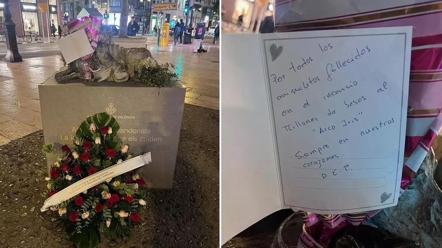 Improvisan un altar con flores en recuerdo de los animales fallecidos en el incendio