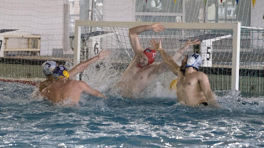 Imatges del partit de waterpolo CN Manresa-CWP Sant Adrià