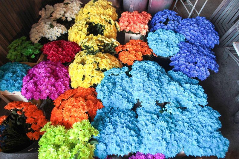 Preparación de las carrozas para la Batalla de Flores