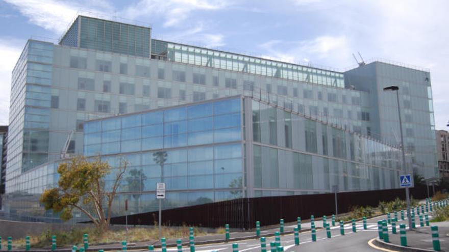 Edificio de consultas externas del Hospital Universitario de Canarias (HUC).