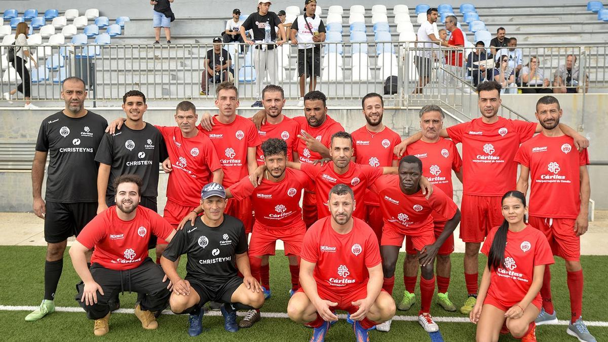 Equipo de fútbol de Cáritas Gandia participante en el torneo