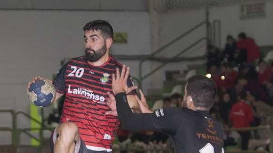 Pachi, en un partido anterior de los rojinegros. // Bernabé