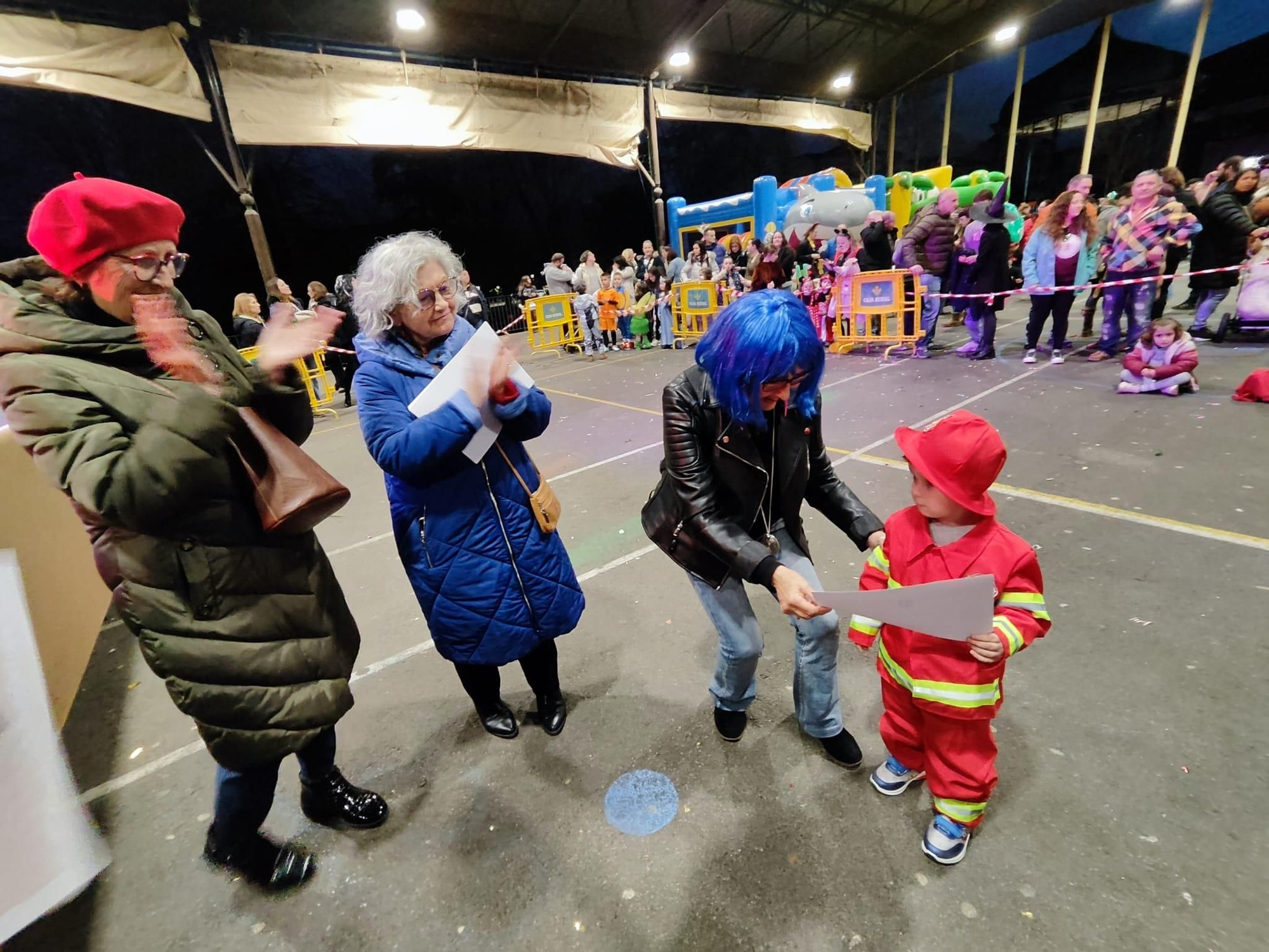 Todas las imágenes del concurso de disfraces de Grado: así fue la gran fiesta en El Frontón