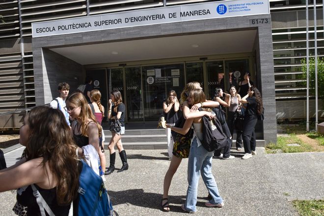 Així han viscut els alumnes el primer dia de Selectivitat a Manresa