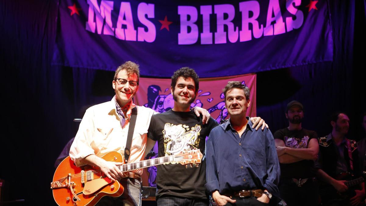 El realizador aragonés Javier Macipe (centro) junto a los actores Pepe Lorente y Marc Rodríguez en marzo de 2020, antes de que el covid paralizara el rodaje.