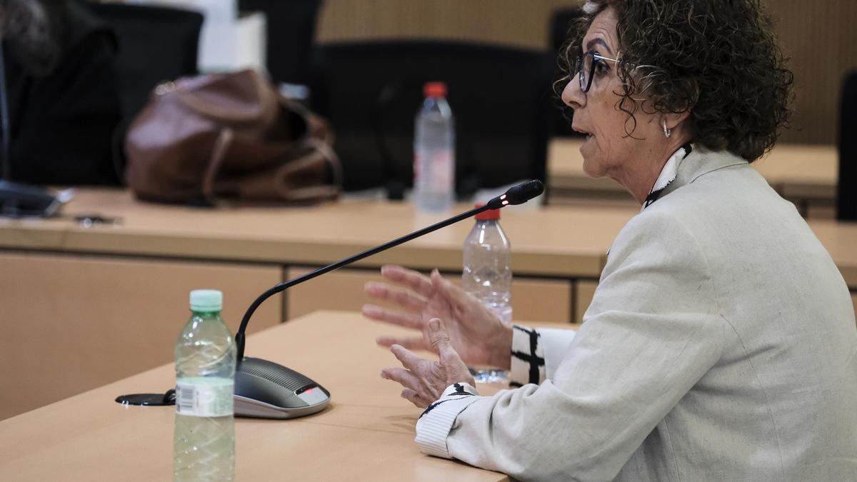 Isabel Déniz, durante su declaración en el juicio 'caso Jable' en la Ciudad de la Justicia de Las Palmas de Gran Canaria.