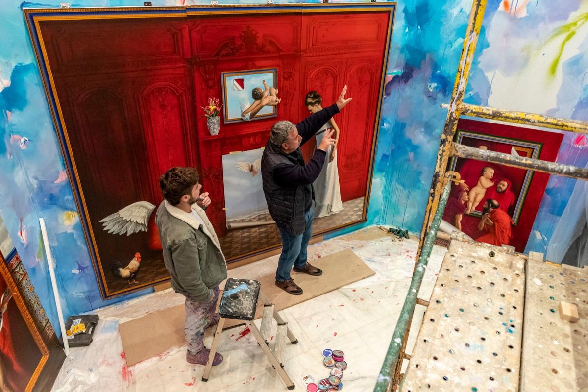 Jiménez Carrero, con 'Misterpiro', en la Casa del Deán de Plasencia.