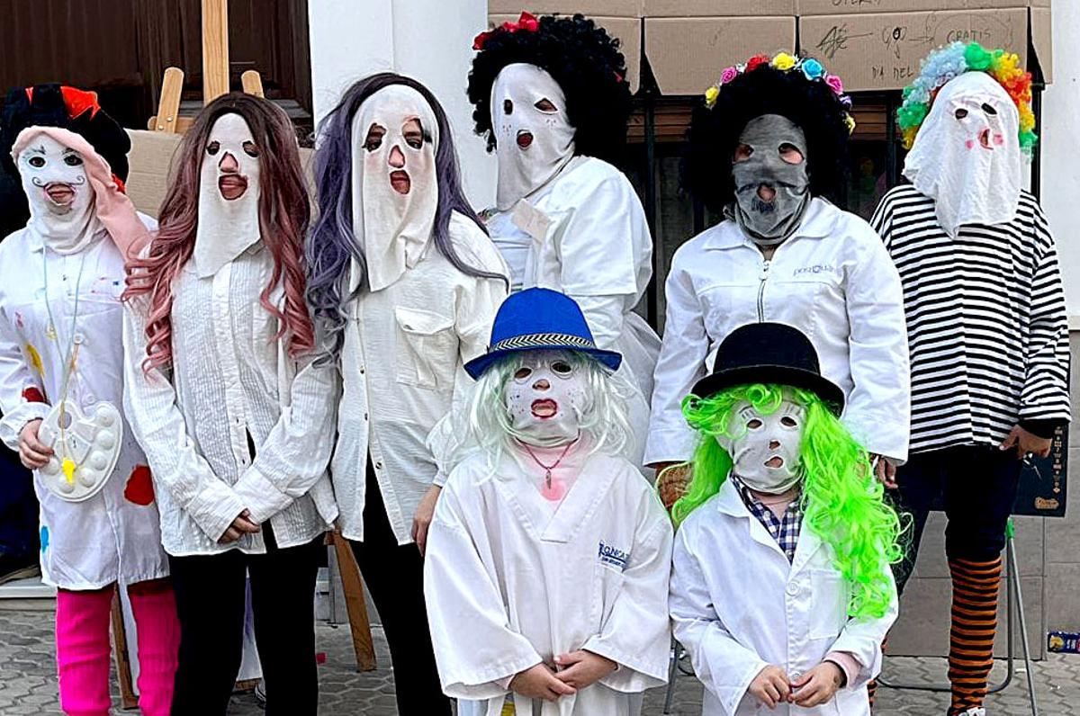Niños disfrazados en el carnaval de Fuentes de Andalucía.