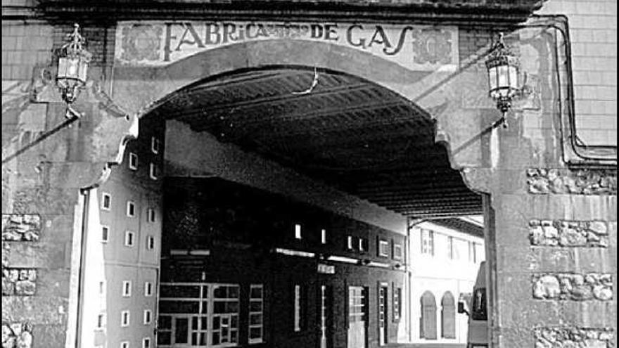 Puerta de entrada a la Fábrica de Gas de la calle Paraíso.