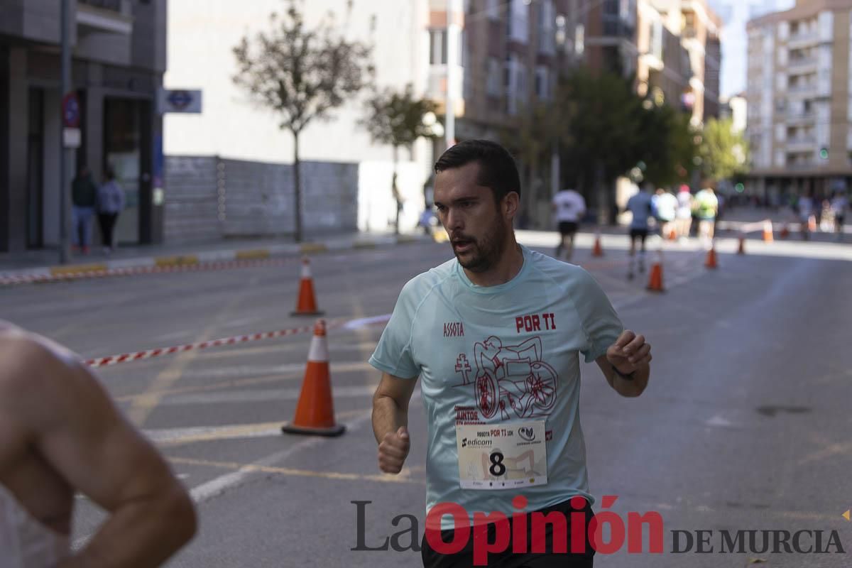 Carrera '10K Assota por ti' en Caravaca (salida y giro primera vuelta)